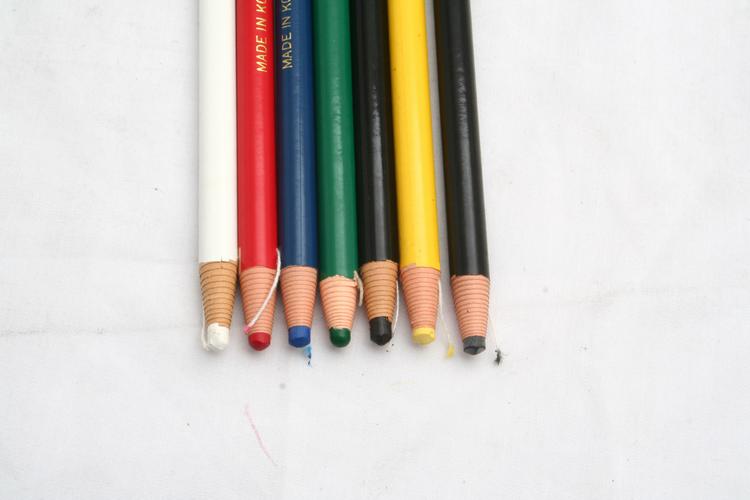 大量供应各种免削拉线笔,此笔被广泛应用于箱包皮革生产工厂中,用了一