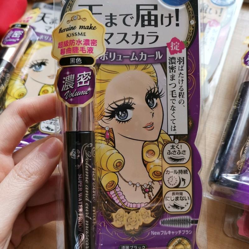 去香港买了一堆 kiss me的睫毛膏和眼线笔 睫毛膏可以刷到眉毛,眼线笔